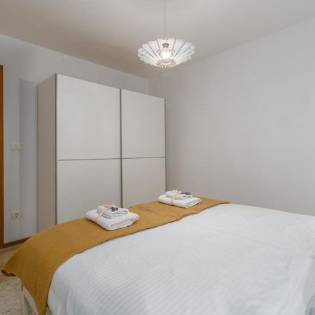 Apartments Agata Novigrad Istria Eksteriør bilde