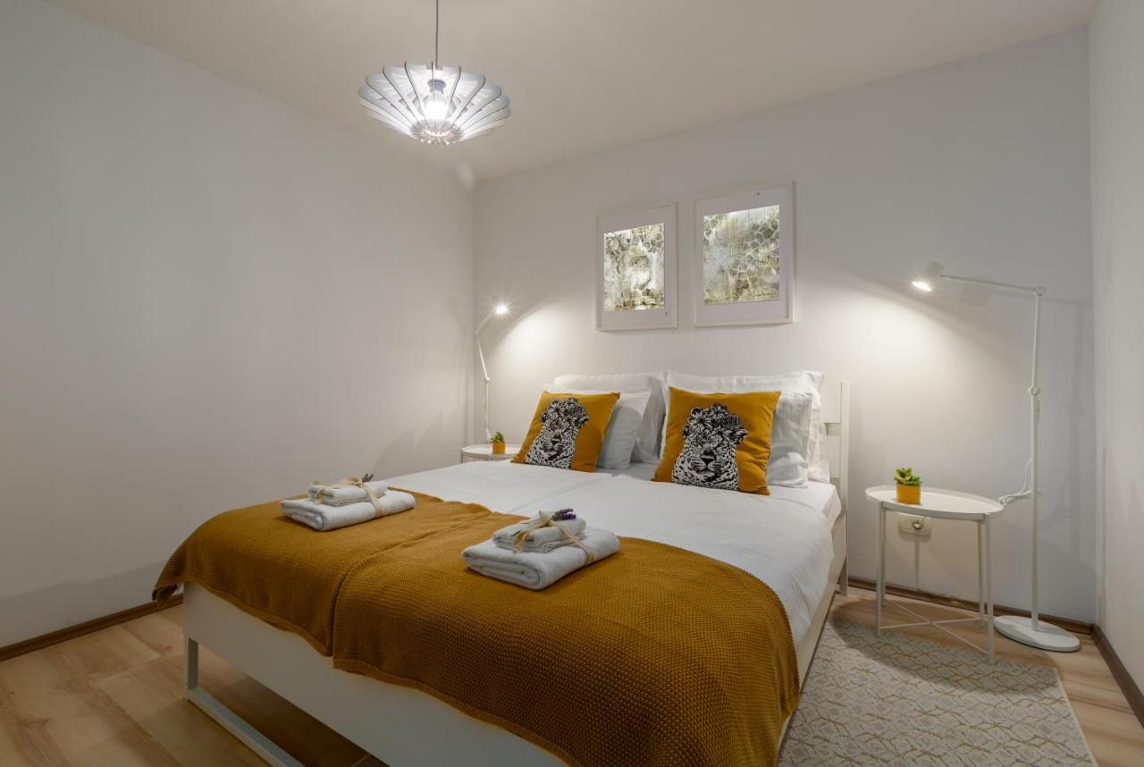 Apartments Agata Novigrad Istria Eksteriør bilde