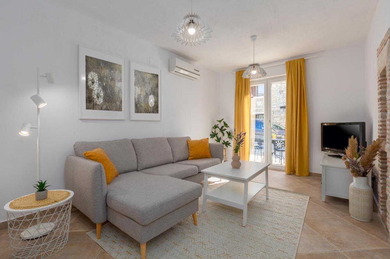 Apartments Agata Novigrad Istria Eksteriør bilde