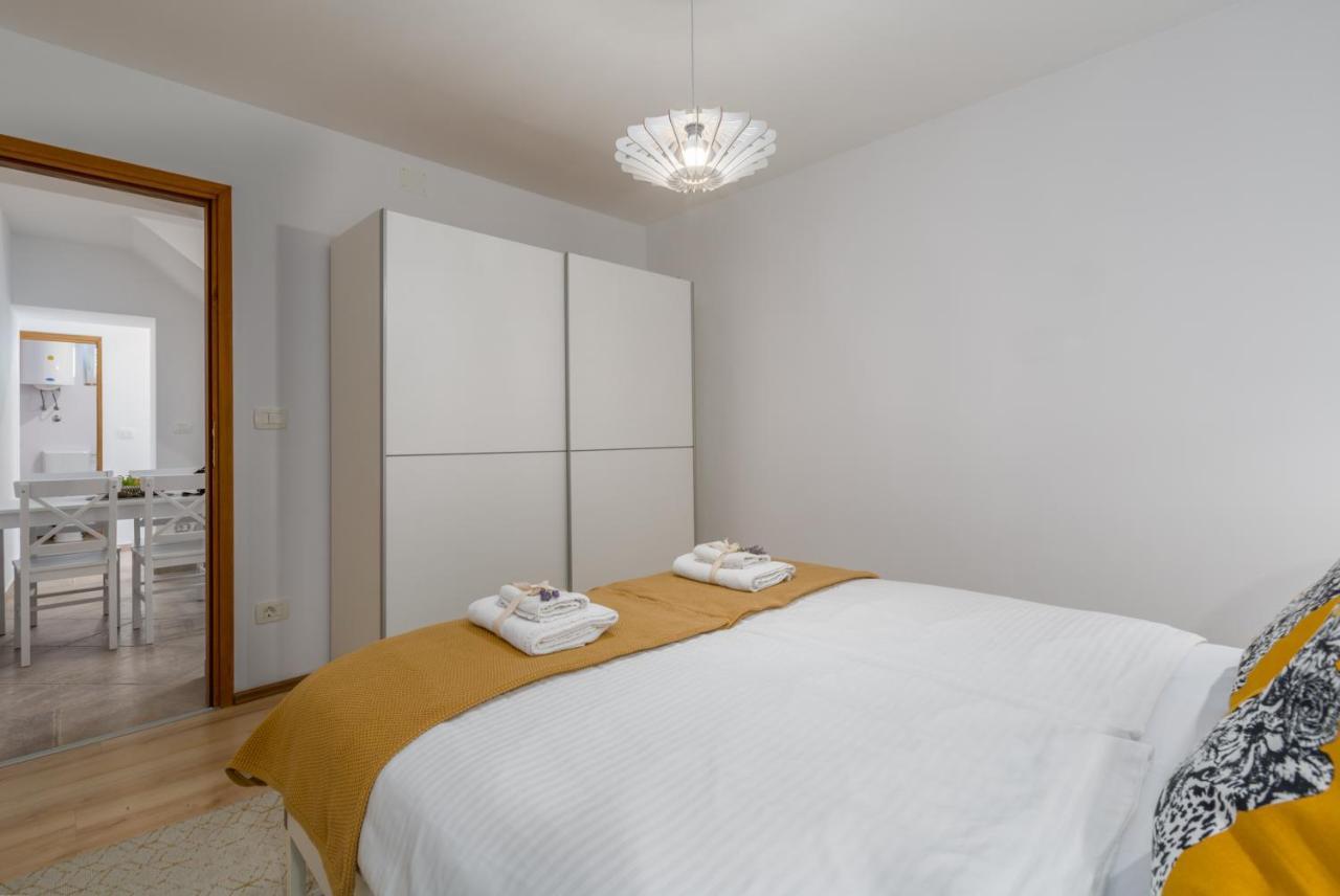 Apartments Agata Novigrad Istria Eksteriør bilde