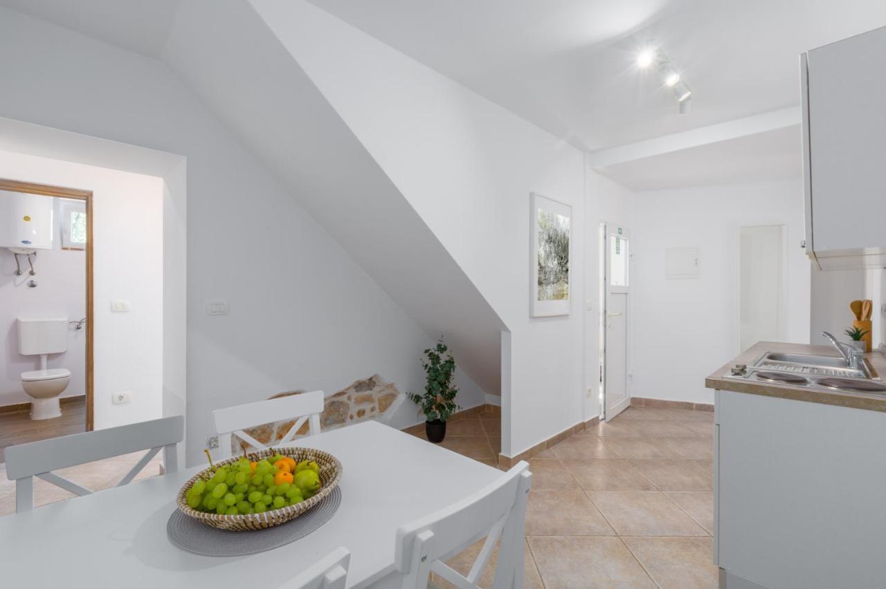 Apartments Agata Novigrad Istria Eksteriør bilde