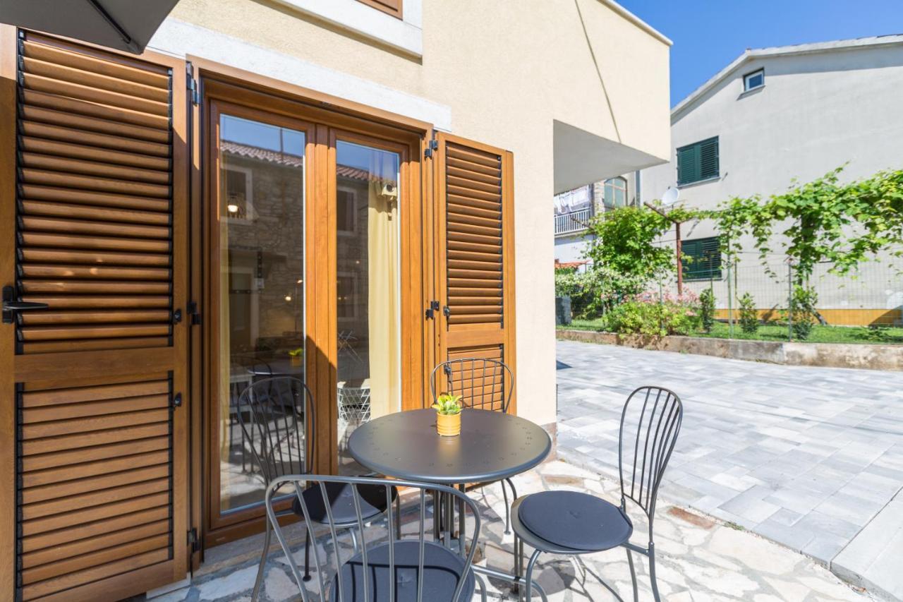 Apartments Agata Novigrad Istria Eksteriør bilde