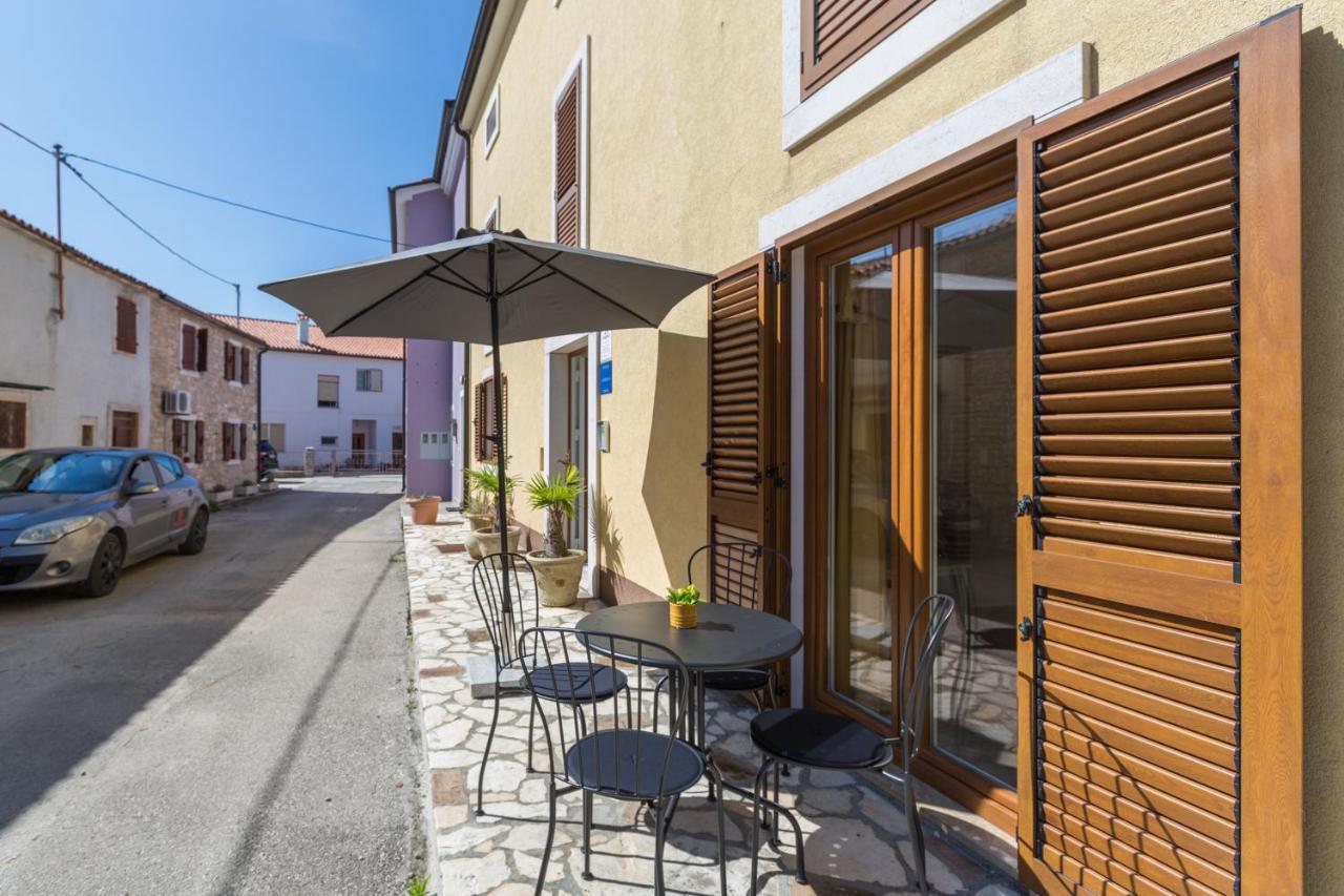 Apartments Agata Novigrad Istria Eksteriør bilde