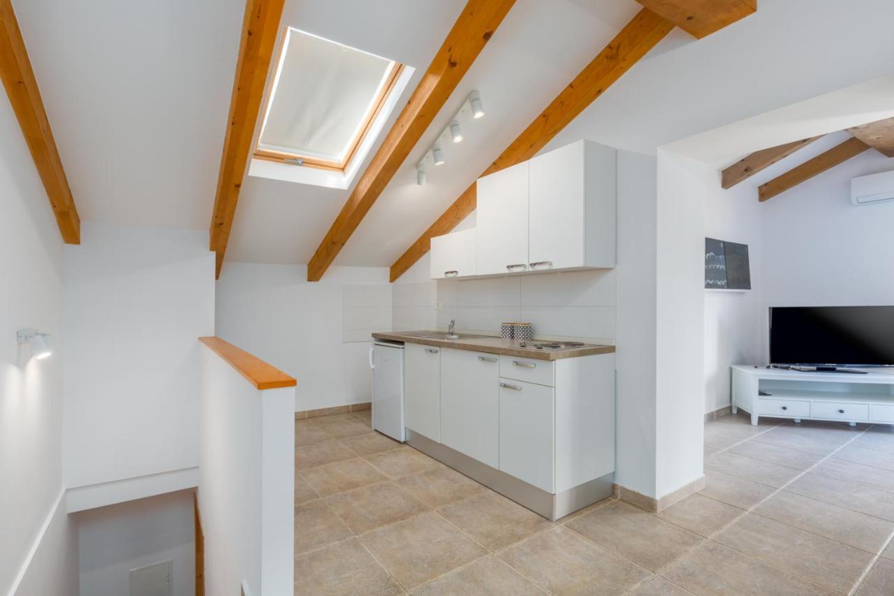 Apartments Agata Novigrad Istria Eksteriør bilde
