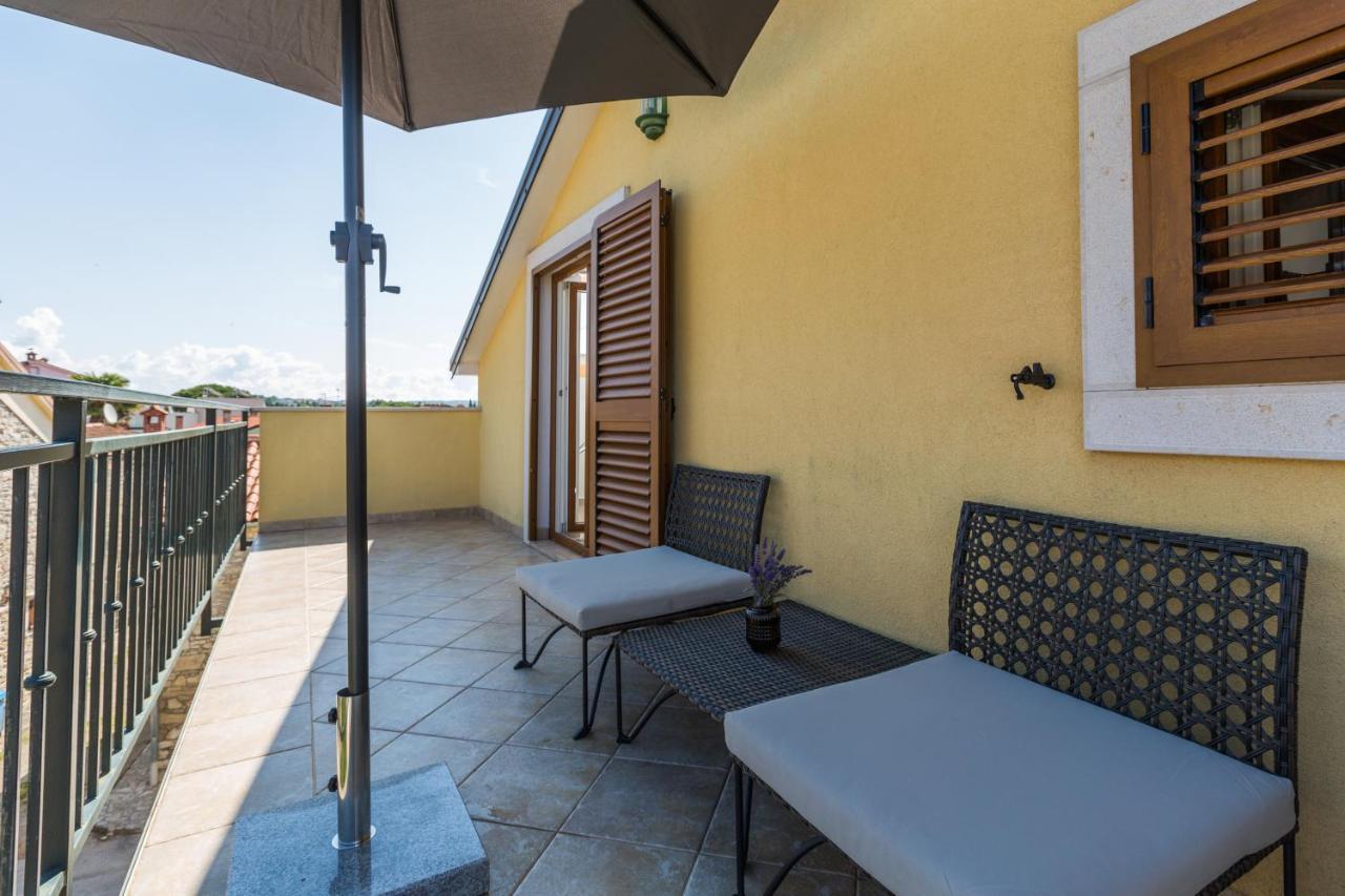 Apartments Agata Novigrad Istria Eksteriør bilde