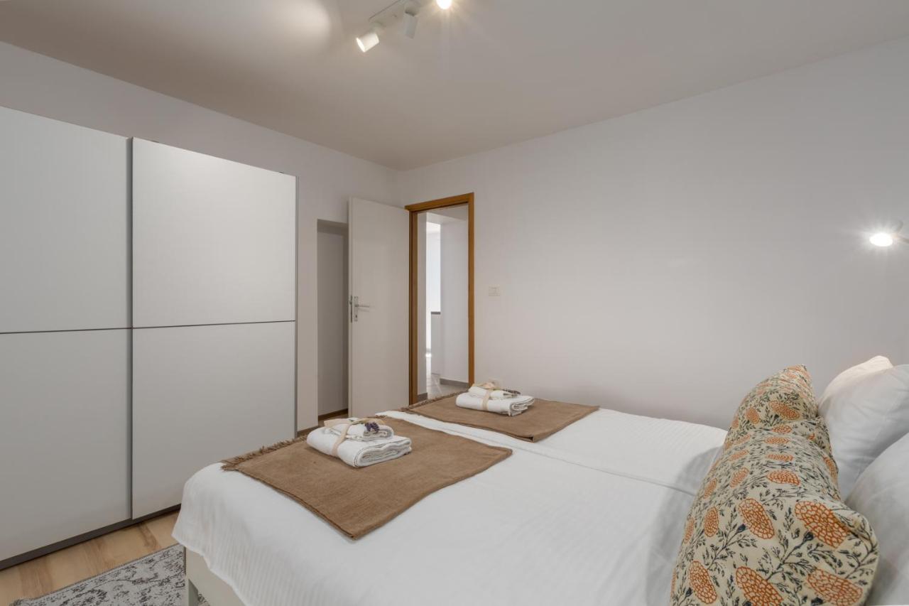 Apartments Agata Novigrad Istria Eksteriør bilde