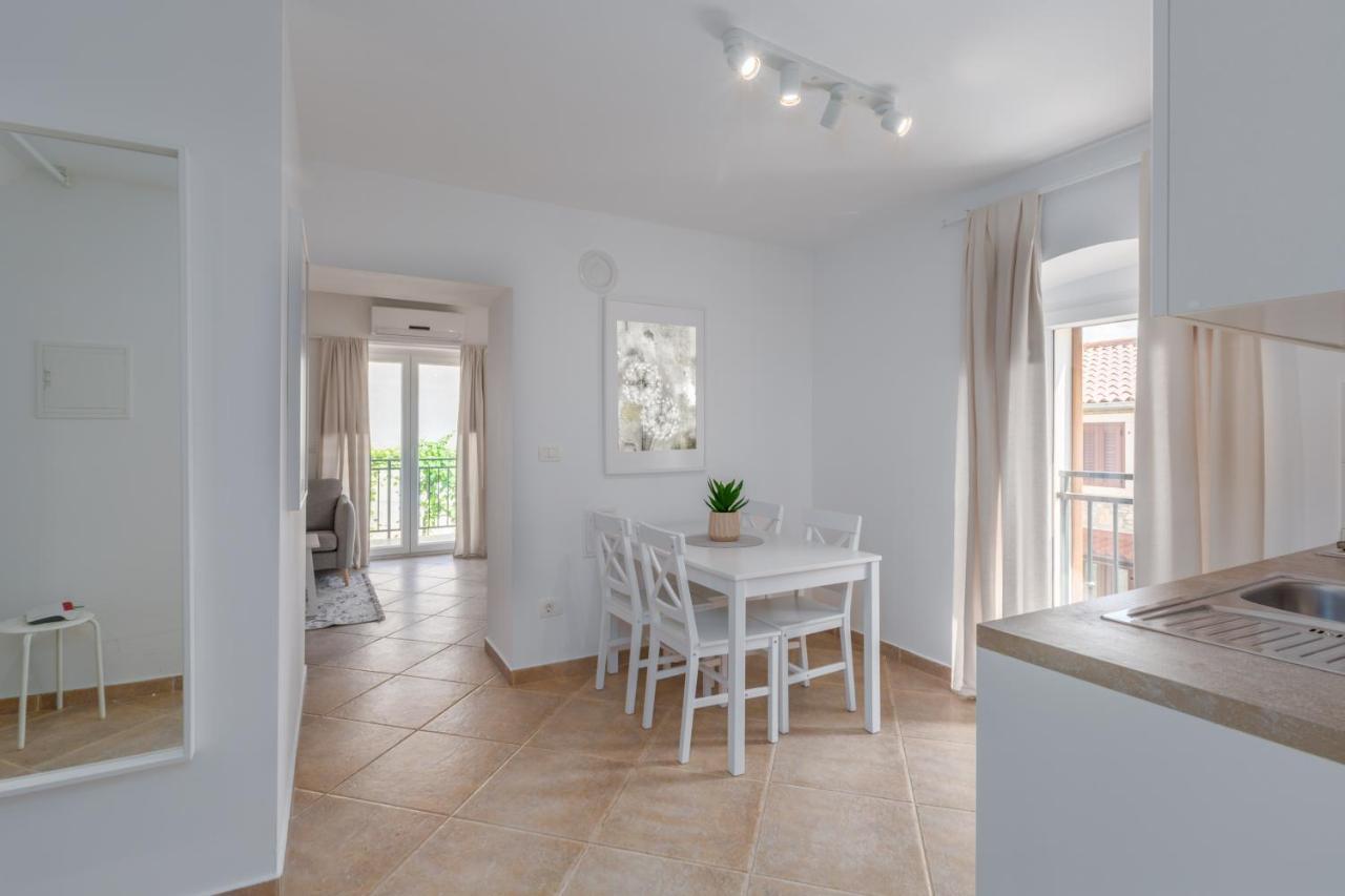 Apartments Agata Novigrad Istria Eksteriør bilde