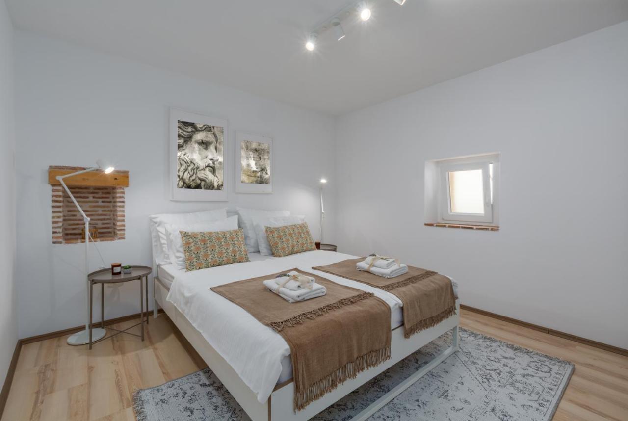 Apartments Agata Novigrad Istria Eksteriør bilde