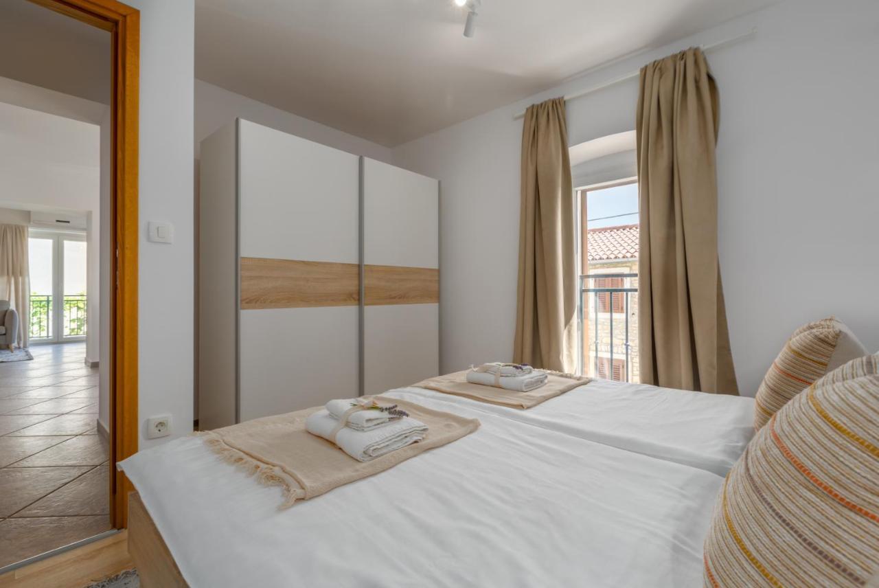Apartments Agata Novigrad Istria Eksteriør bilde