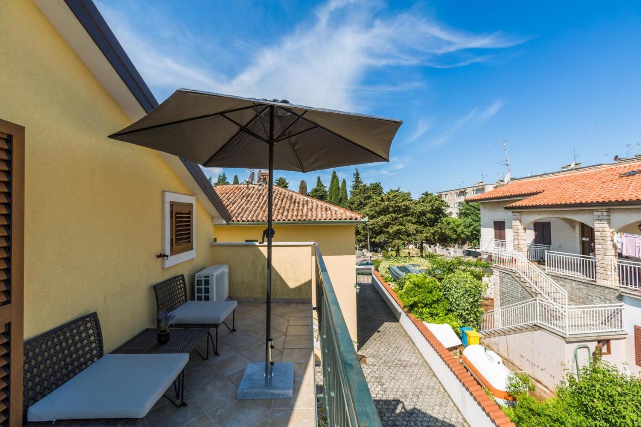 Apartments Agata Novigrad Istria Eksteriør bilde